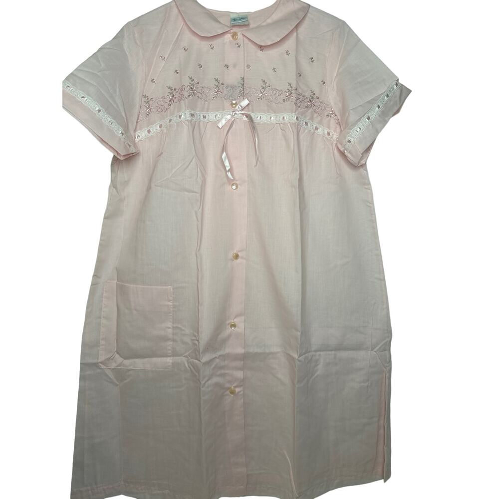 Danielle Vintage Pink Housecoat w/ Floral Embroidery & Lace/Ribbon Detail NEW LG